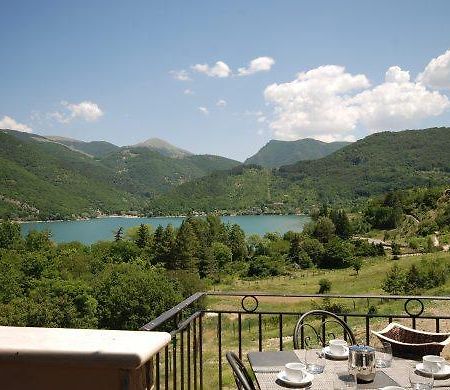 Tassido Coda Resort Scanno Phòng bức ảnh